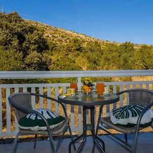 https://apartments-dado-trogir-21220.hotels-in-trogir.com