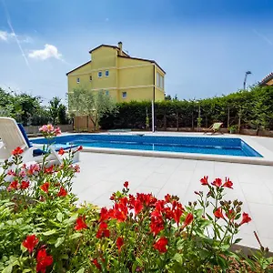 apartments-villa-alba.pula-hotels.org/