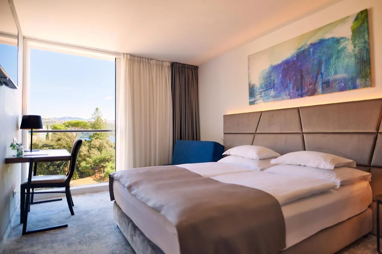 Hotel Paris أوباتيا