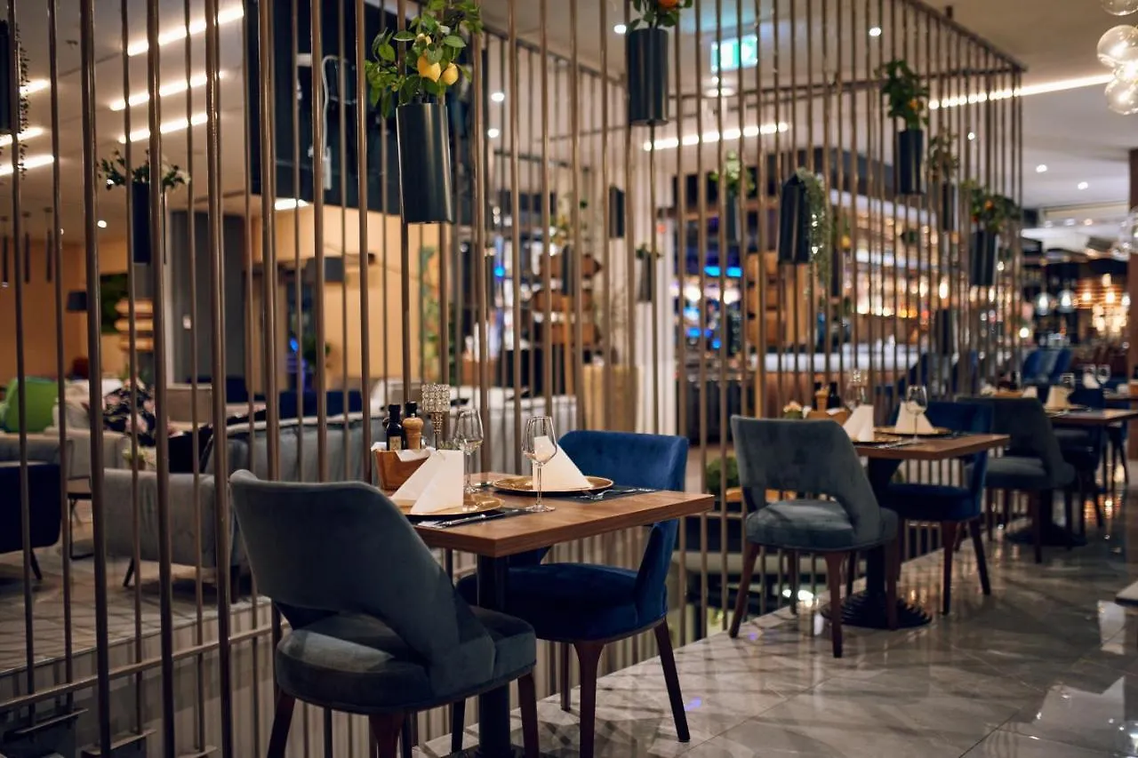 Hotel Paris أوباتيا