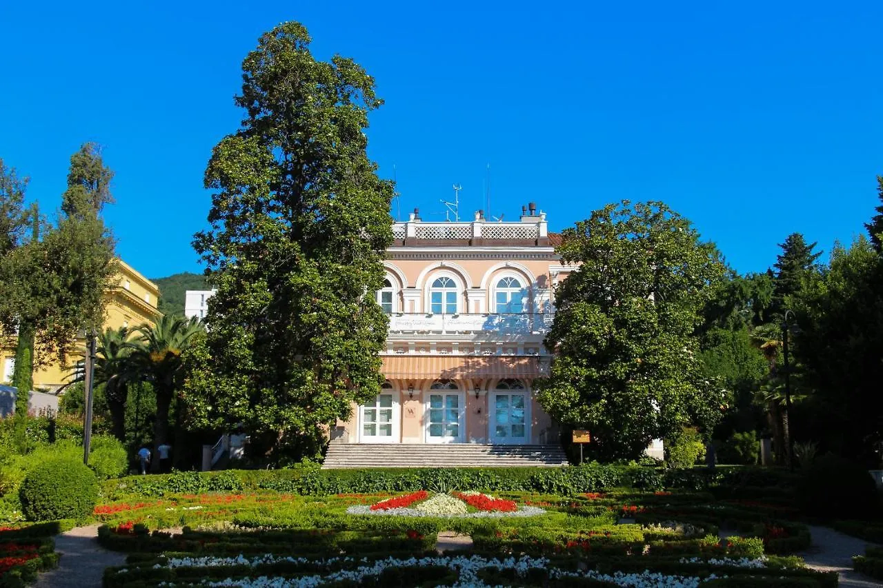 Hotel Paris Opatija 4*,